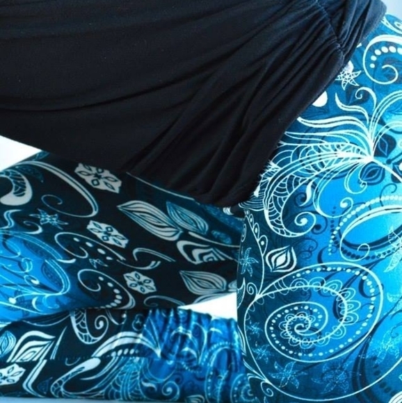 Blue & Black Floral Print Full length Leggings Size 12-20 NWT - Picture 1 of 4